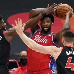  阿德巴约统治内线热火击败猛龙队  