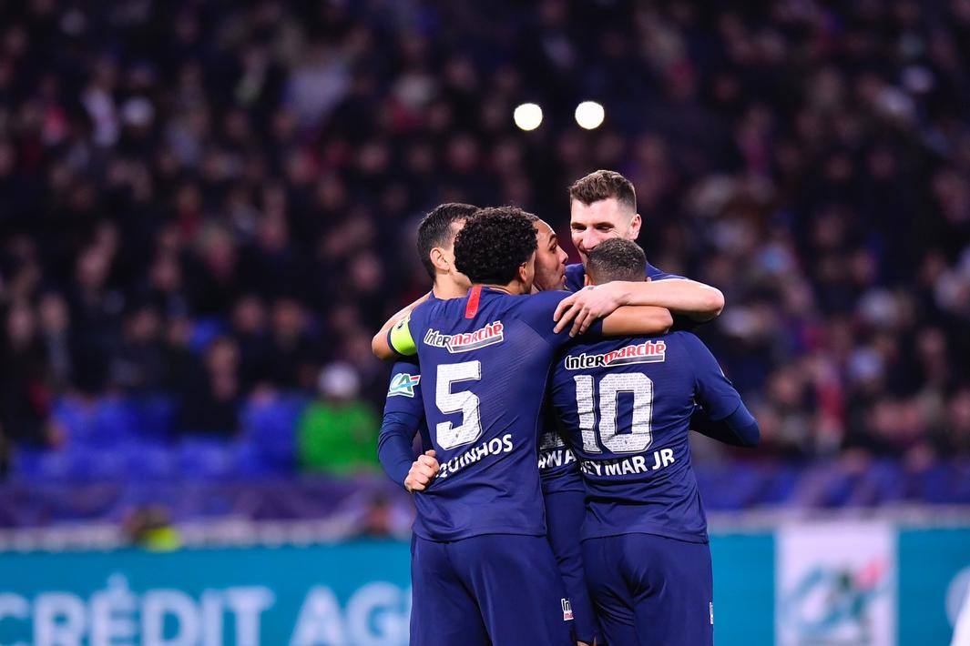  姆巴佩戴帽创纪录巴黎狂胜克莱蒙  