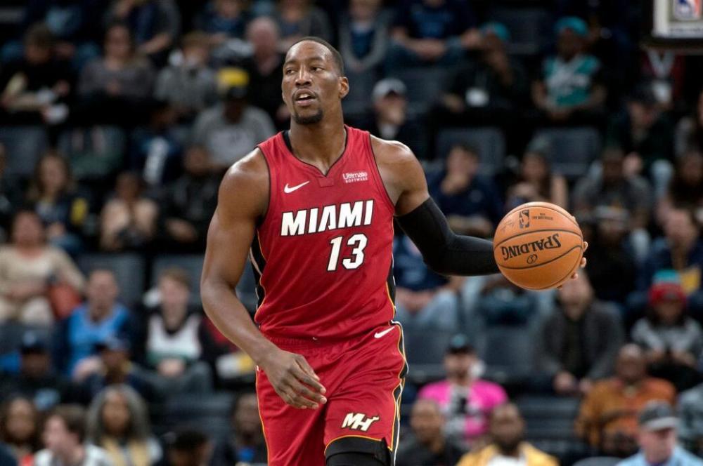  霍勒迪防守建功雄鹿主场力擒尼克斯