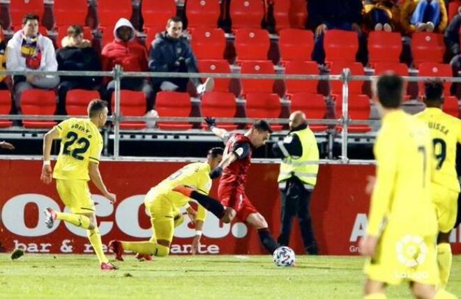  兰斯定位球防守漏出破绽，盯人失误送礼让对手轻松破门