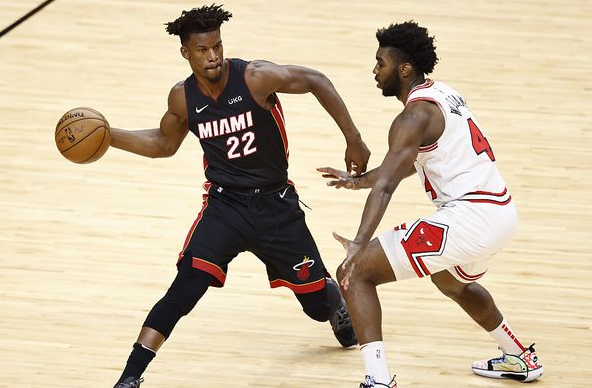  马尔卡宁三分绝杀，爵士加时险胜开拓者脱离附加赛  