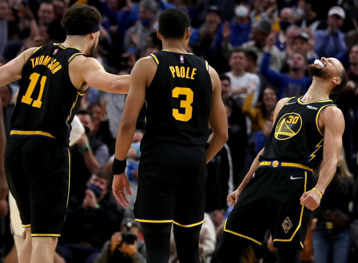  弗赖堡反击犀利刀刀见血，客场爆冷掀翻卫冕冠军