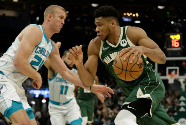  字母哥狂砍四十分统治内线雄鹿大胜