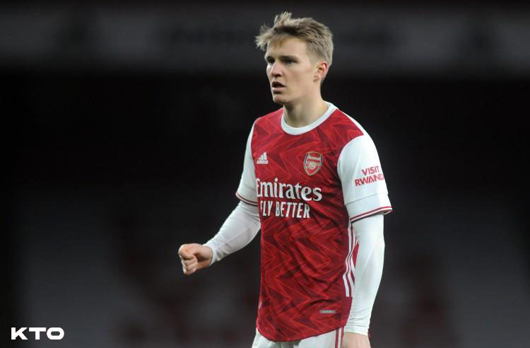  勒沃库森主场攻势如潮大胜沙尔克04