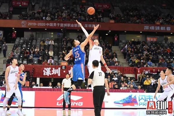  南安普敦主场险胜伯恩利，亚当斯终场前绝杀立功